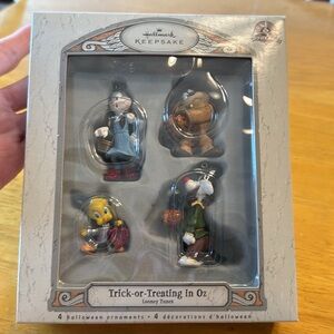 Hallmark Looney Tunes Trick-or-Treating in Oz Halloween Ornaments. New in box